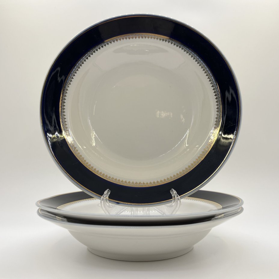 Набор суповых тарелок на 3 персоны, фарфор, золочение, Фарфоровый завод «Пролетарий» (Бронница, Мста), СССР, 1967-1975 гг.