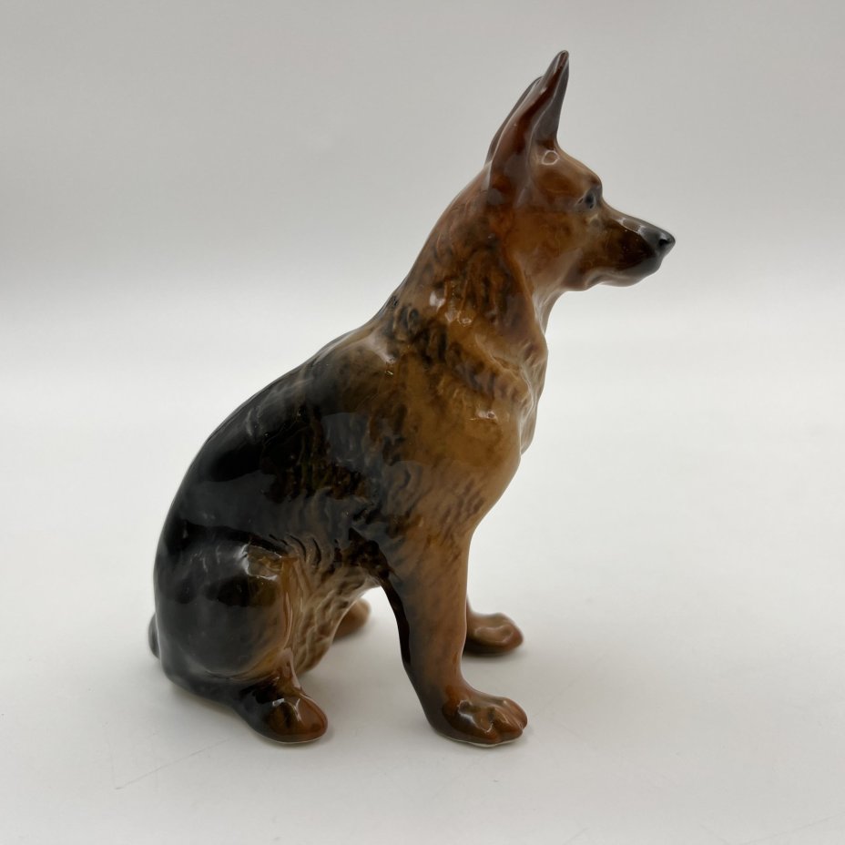 Статуэтка "Сидящая овчарка"