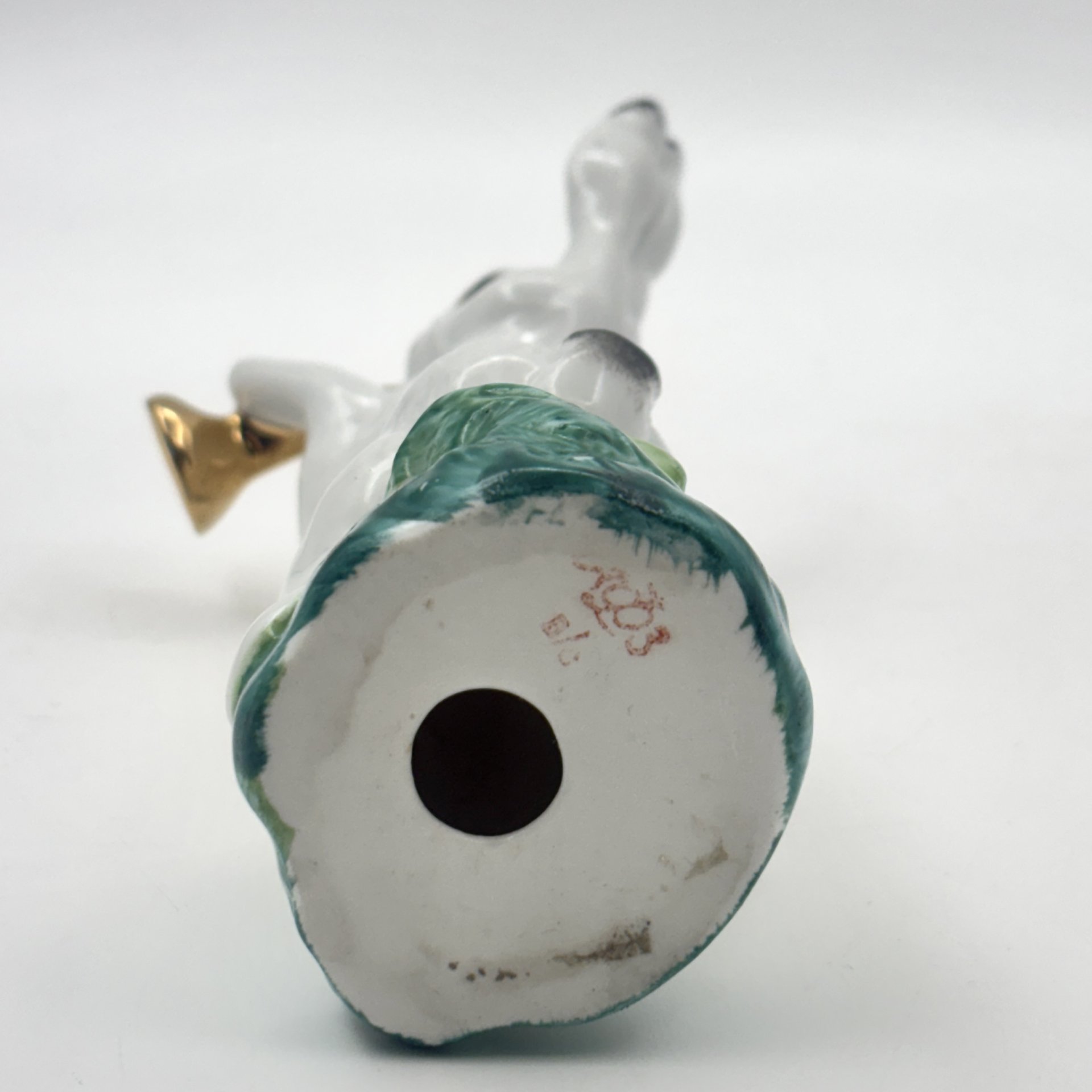 Статуэтка "Заяц с трубой" из серии "Сказочные персонажи", фарфор, роспись, золочение, Ленинградский фарфоровый завод (ЛФЗ), СССР, 1960-1980 гг.