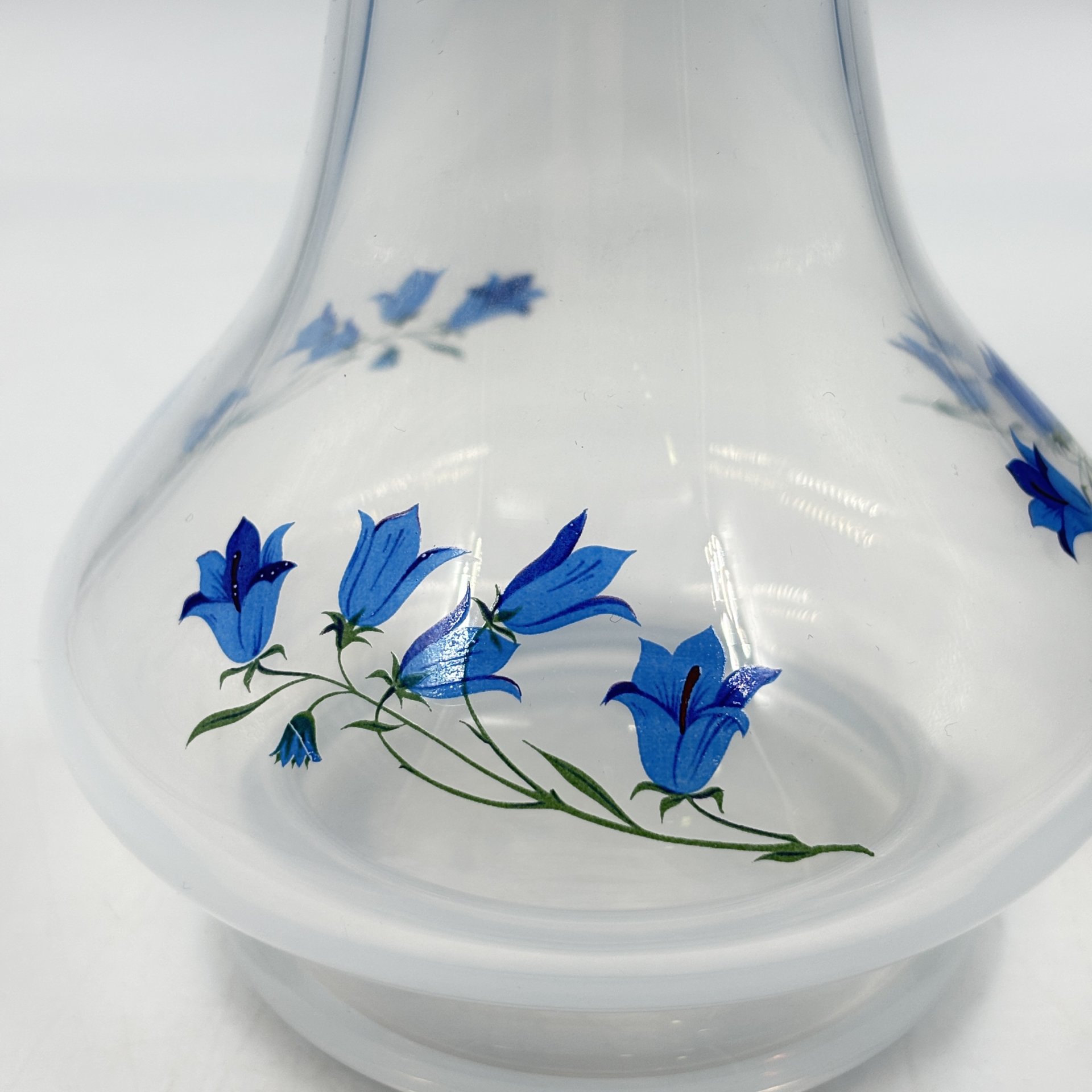 Вазочка "Bohemian glass" с фестончатым краем и декором в виде колокольчиков