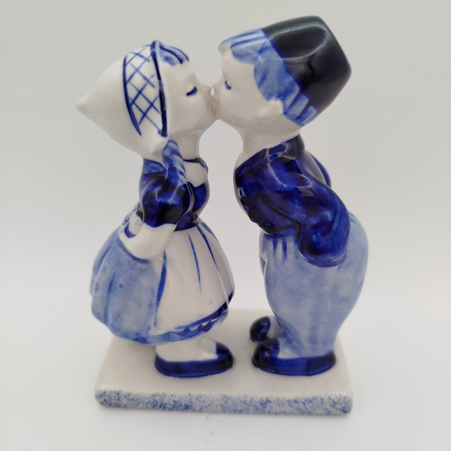 Статуэтка "Голландский поцелуй" ("Мальчик и девочка"), Delfts Blauw