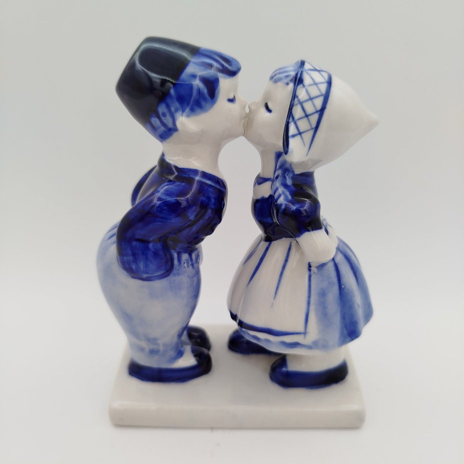 Статуэтка "Голландский поцелуй" ("Мальчик и девочка"), Delfts Blauw