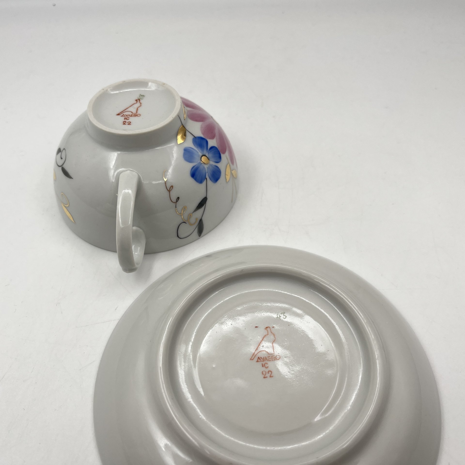 Пара чайная с цветочным декором в виде астр, фарфор, роспись, золочение, Дулевский фарфоровый завод (Дулёво), СССР, 1968-1991 гг.