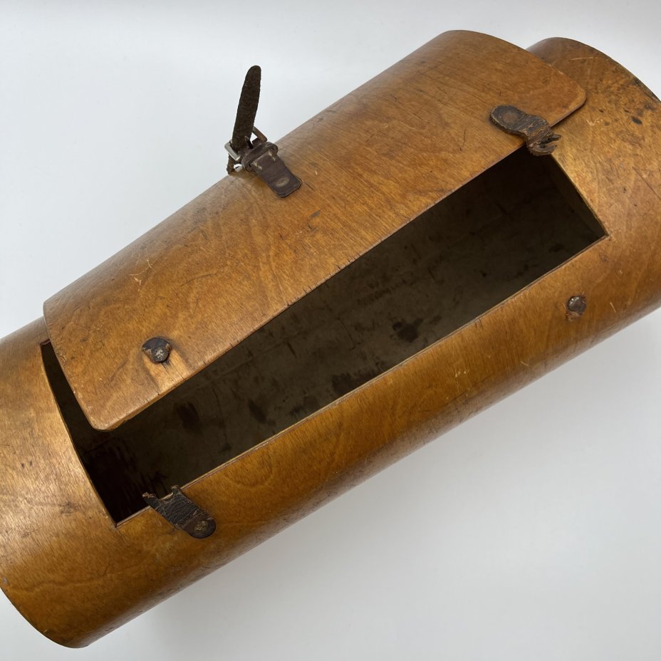 Ботанизирка (коробка для сбора и хранения растений во время ботанических экскурсий)