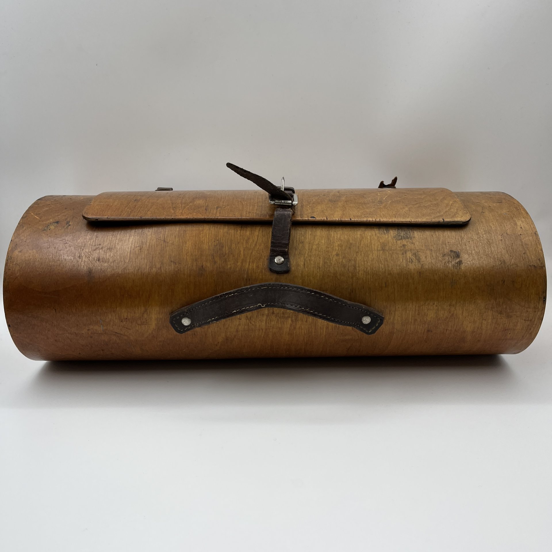 Ботанизирка (коробка для сбора и хранения растений во время ботанических экскурсий)