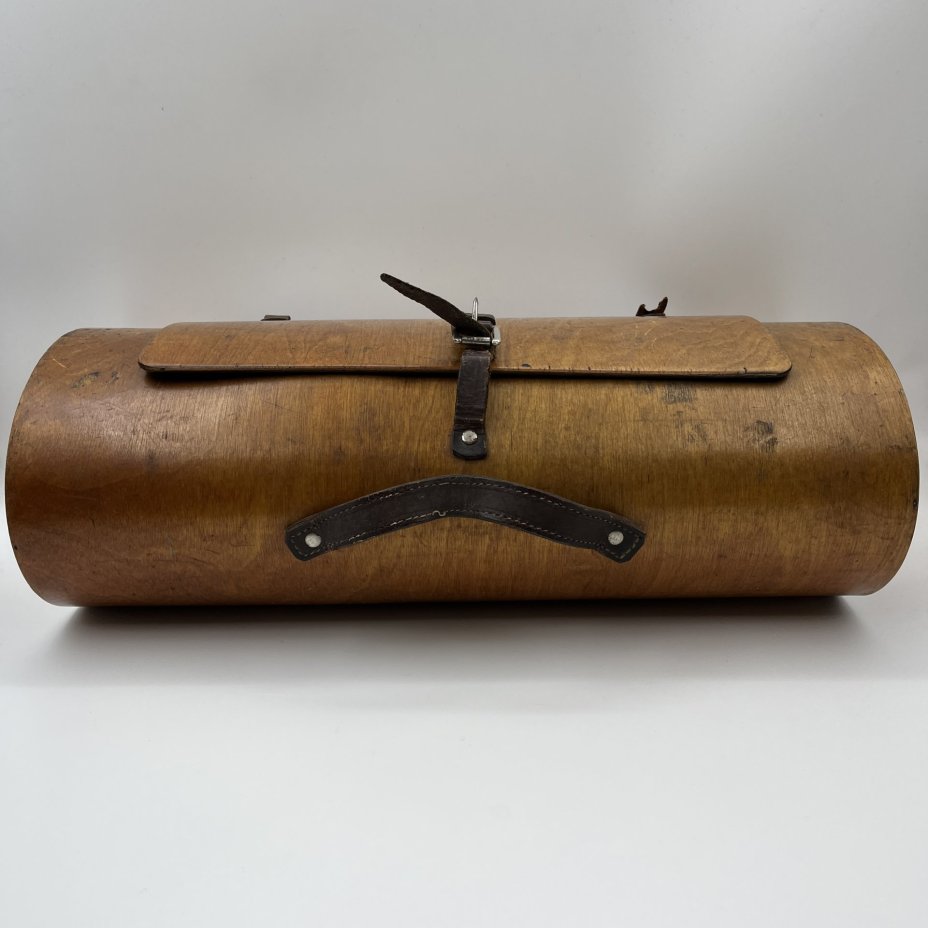 Ботанизирка (коробка для сбора и хранения растений во время ботанических экскурсий)