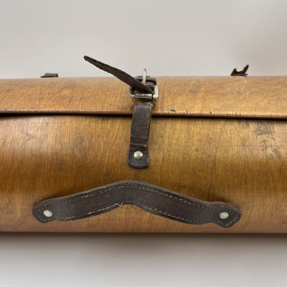 Ботанизирка (коробка для сбора и хранения растений во время ботанических экскурсий)