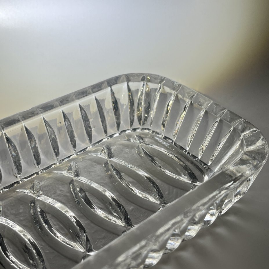 Селёдочница с резным геометрическим декором