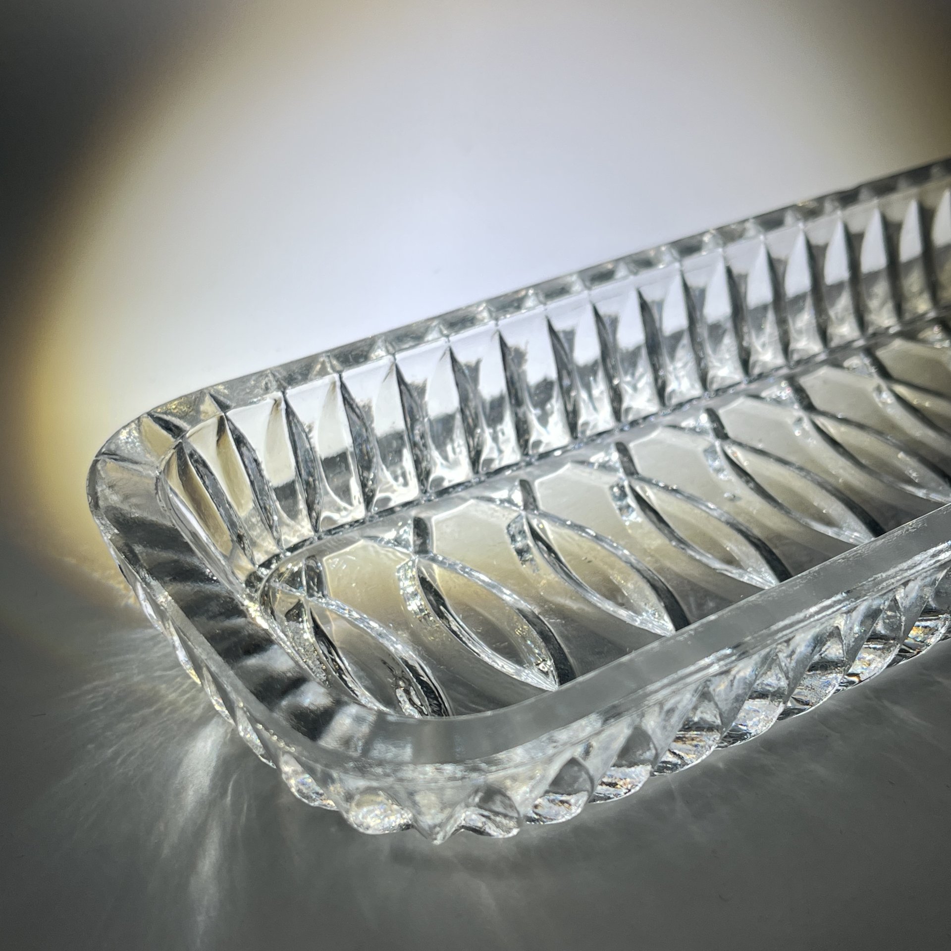Селёдочница с резным геометрическим декором, хрусталь, алмазная грань, СССР, 1970-1990 гг.