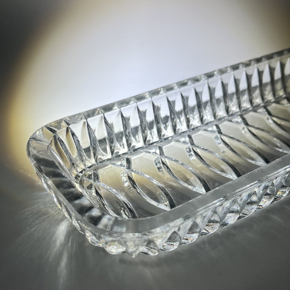 Селёдочница с резным геометрическим декором