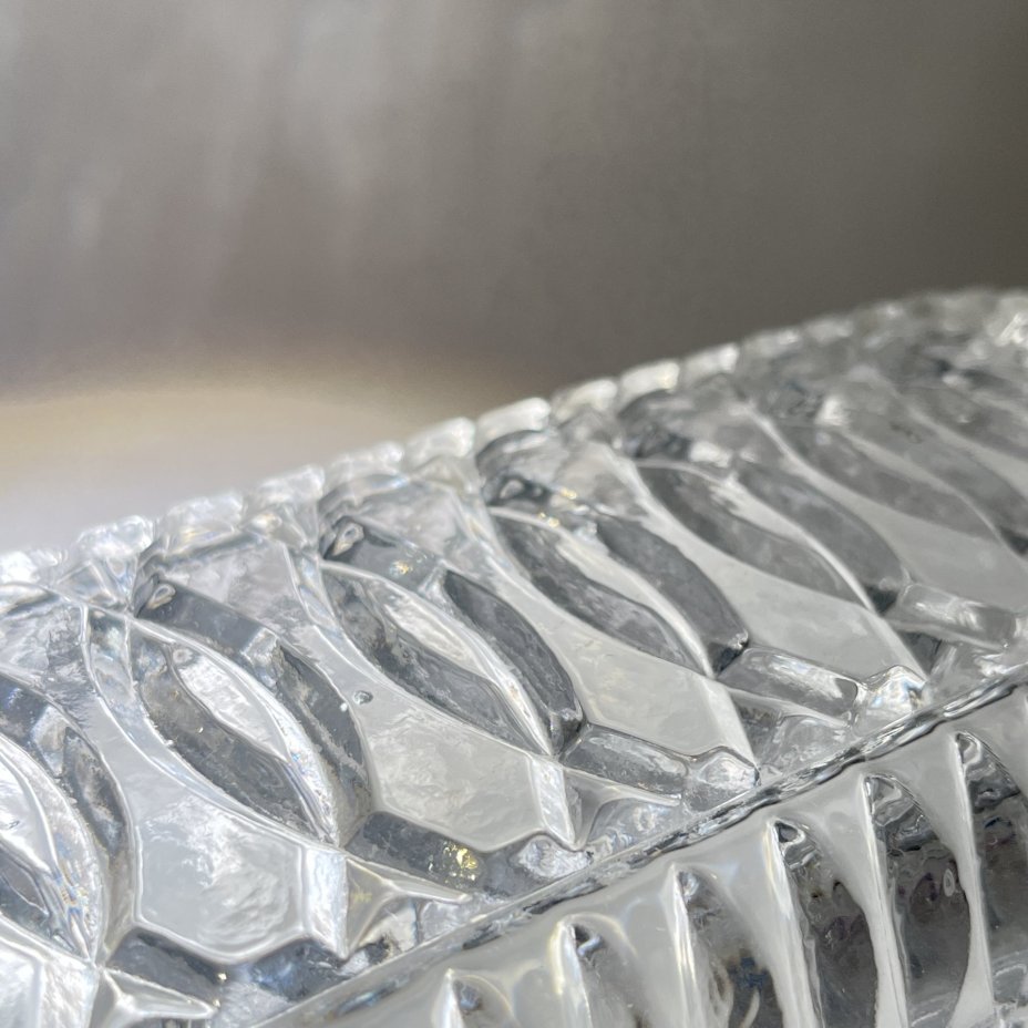 Селёдочница с резным геометрическим декором