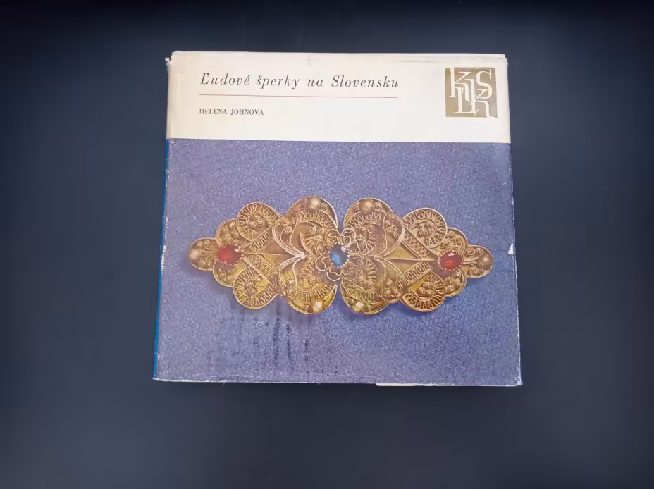 Книга "Ľudové šperky na Slovensku" (Народные украшения Словакии), Helena Johnova, Словацкая академия наук в Братиславе
