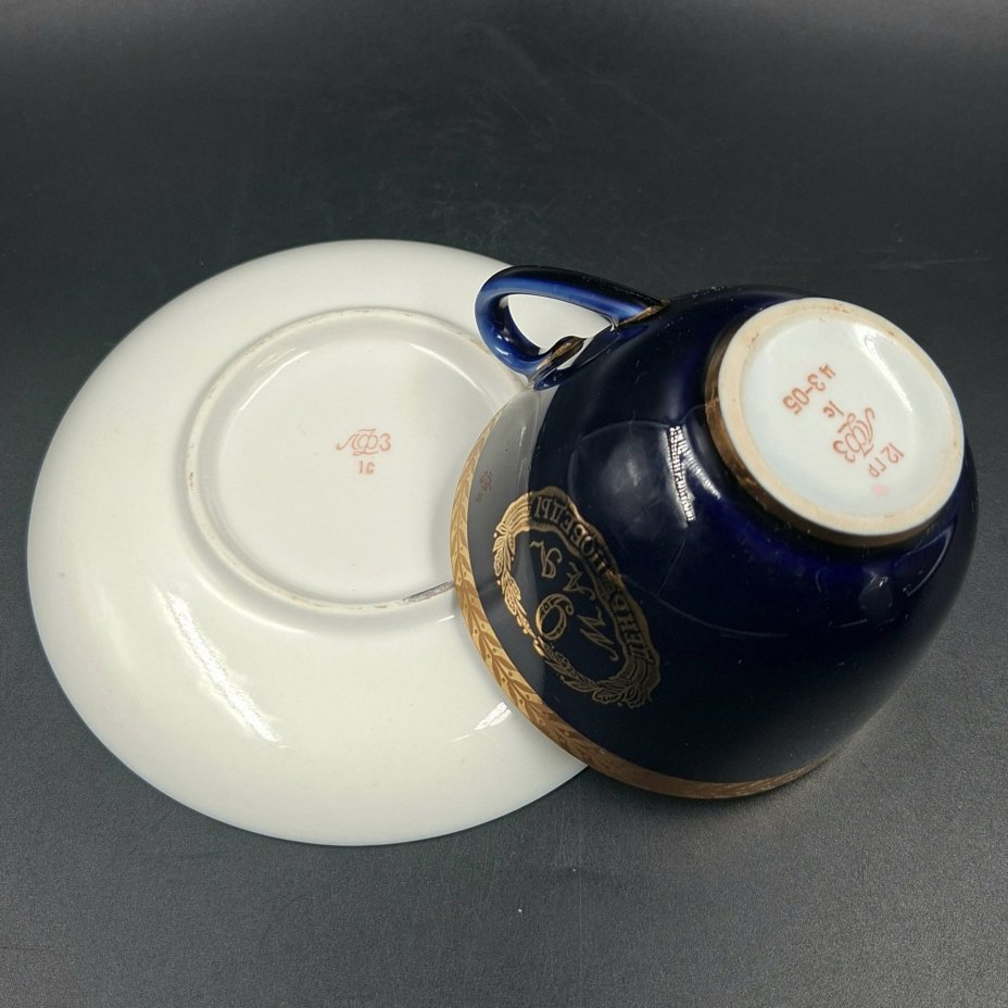 Пара чайная "9 мая" ("День Победы"), фарфор, крытье кобальтом, золочение, Ленинградский фарфоровый завод (ЛФЗ), СССР, 1970-1992 гг.