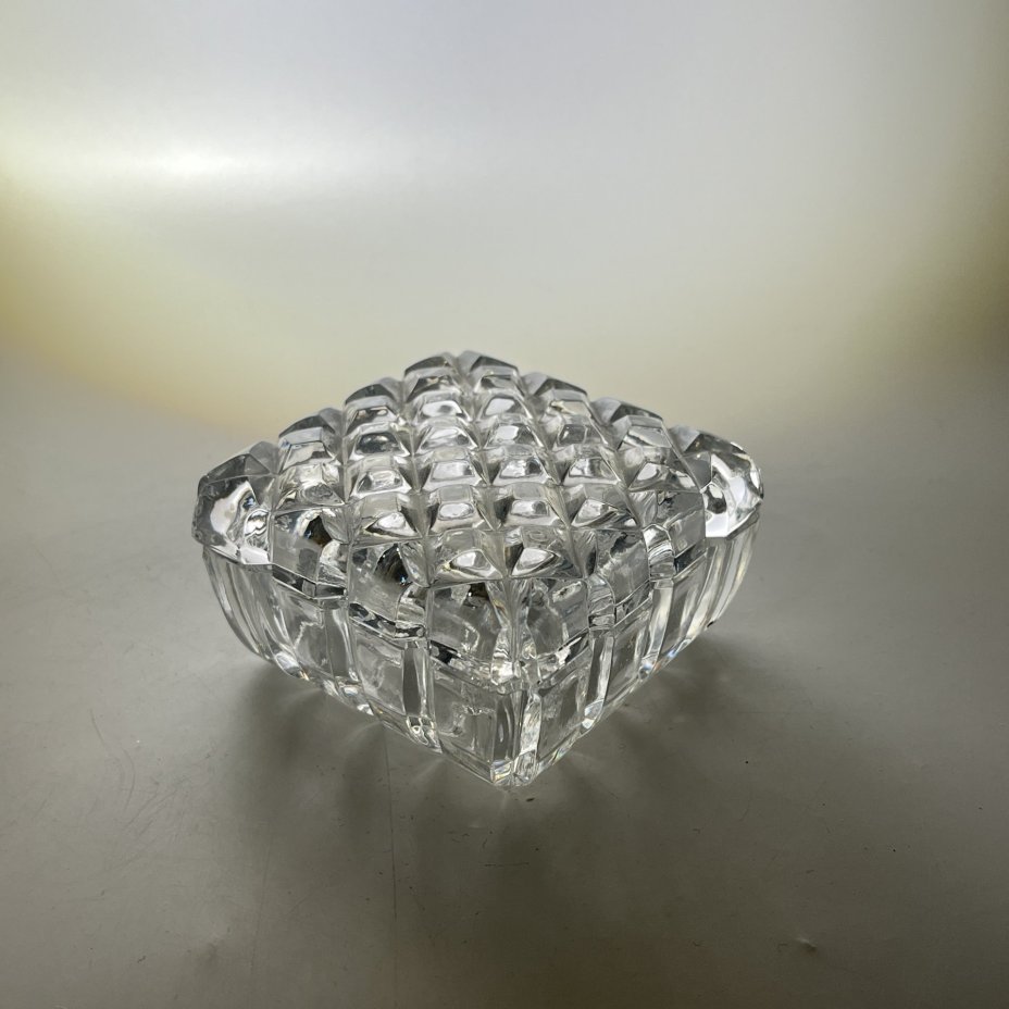 Шкатулка для хранения мелочей с резным геометрическим декором, хрусталь, алмазная грань, СССР, 1970-1990 гг.