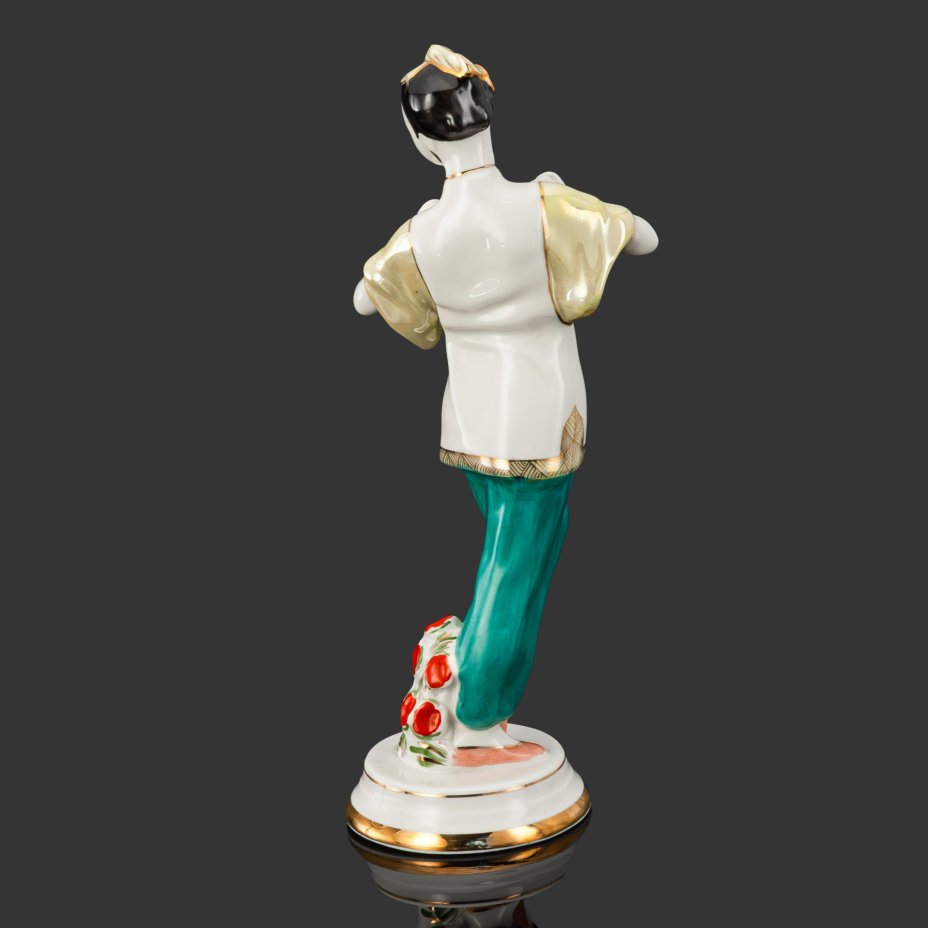 Статуэтка "Тао Хоа в балете "Красный мак" ("Танцующая китаянка"), скульптор О.С. Артамонова