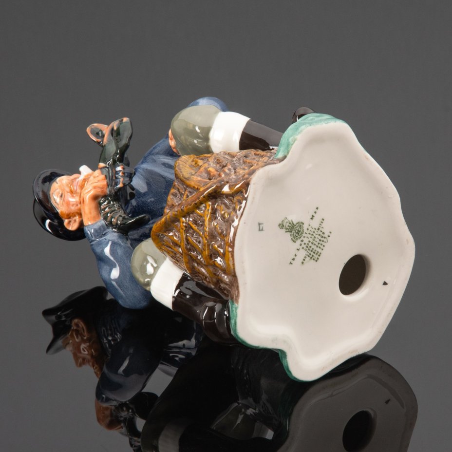 Статуэтка "Моряк с лобстером" ("The Lobster Man"), Royal Doulton