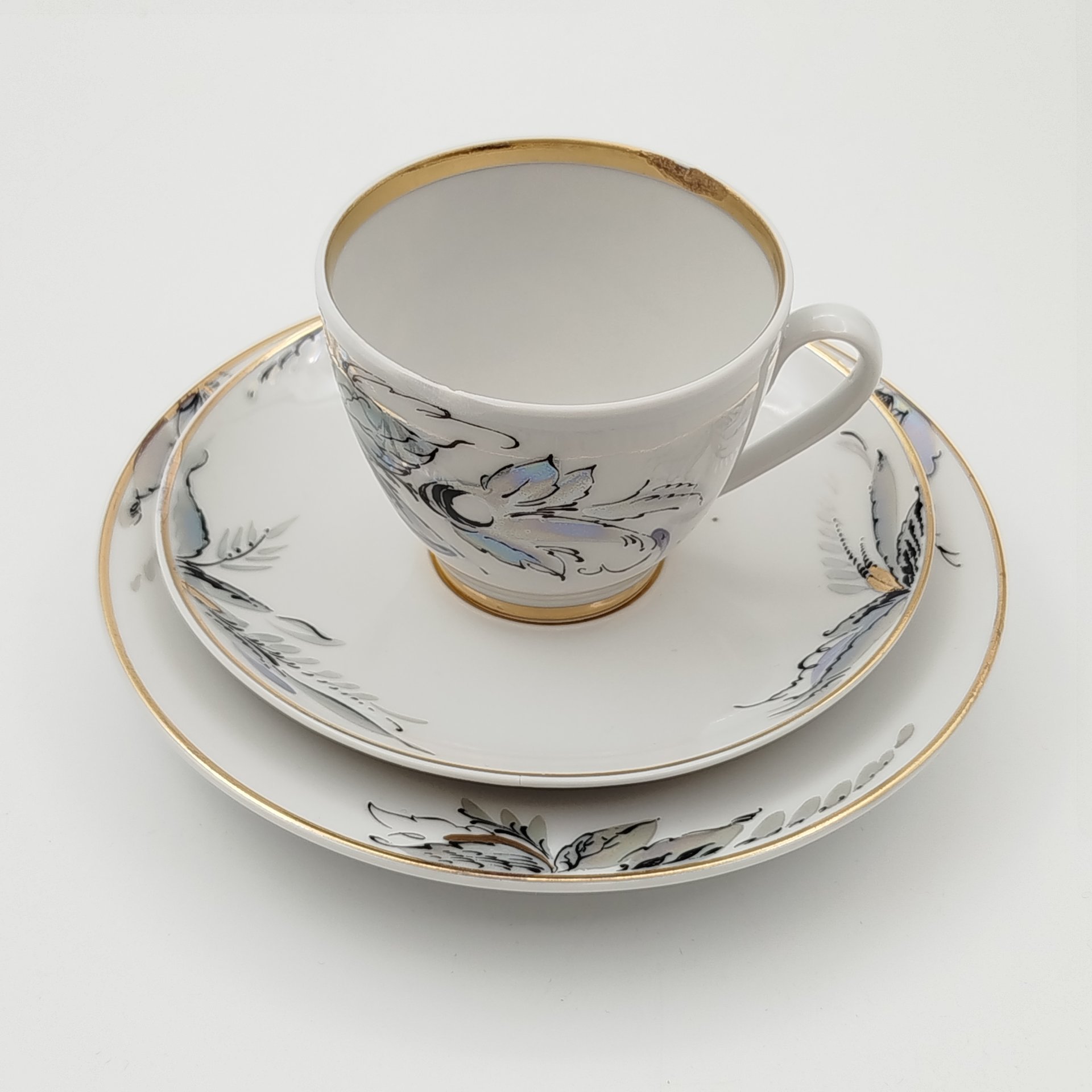 Трио кофейное из сервиза "Жемчужный", автор формы "Весенняя" Яковлева С.Е., автор рисунка Семенова А.Н.