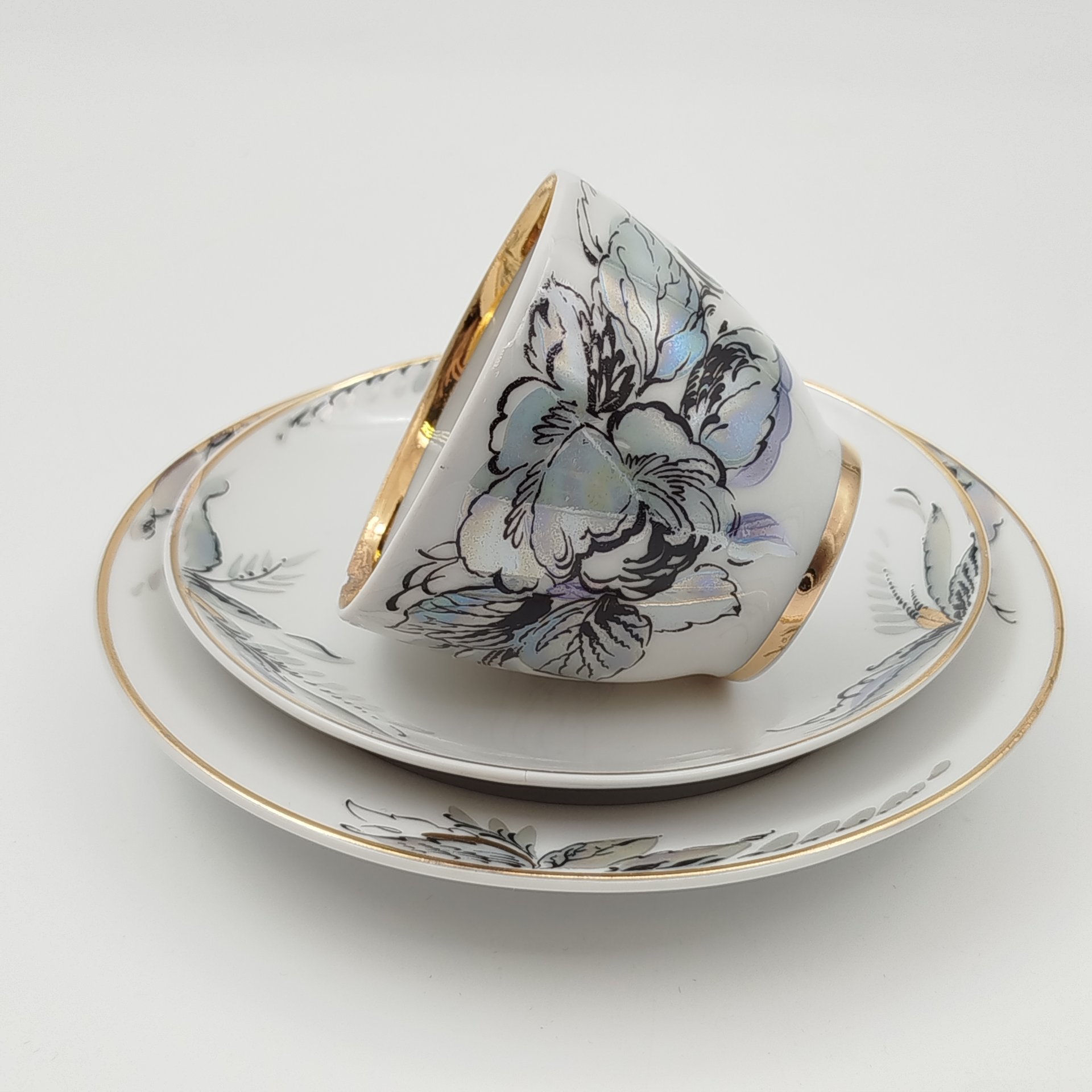 Трио кофейное из сервиза "Жемчужный", автор формы "Весенняя" Яковлева С.Е., автор рисунка Семенова А.Н.