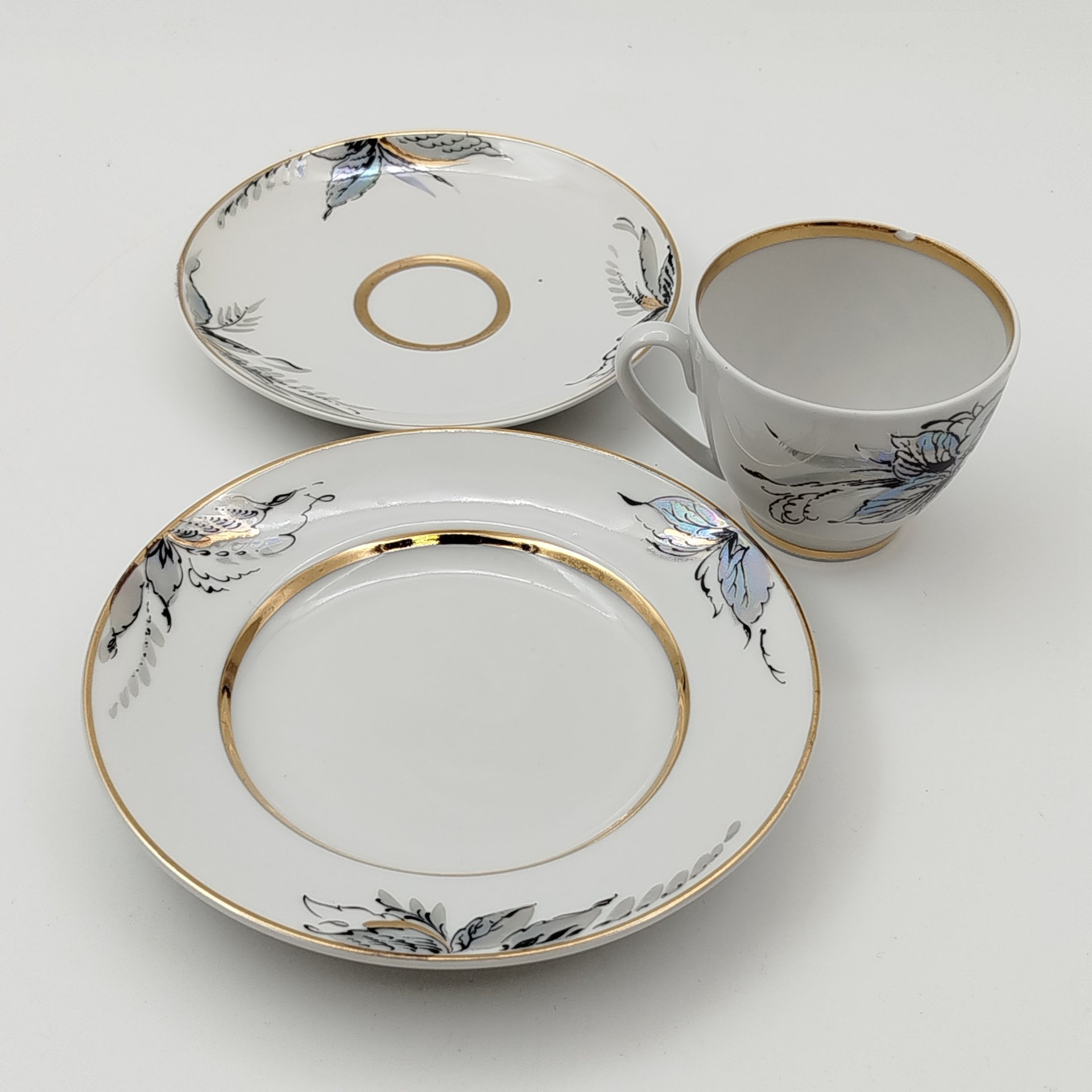 Трио кофейное из сервиза "Жемчужный", автор формы "Весенняя" Яковлева С.Е., автор рисунка Семенова А.Н.