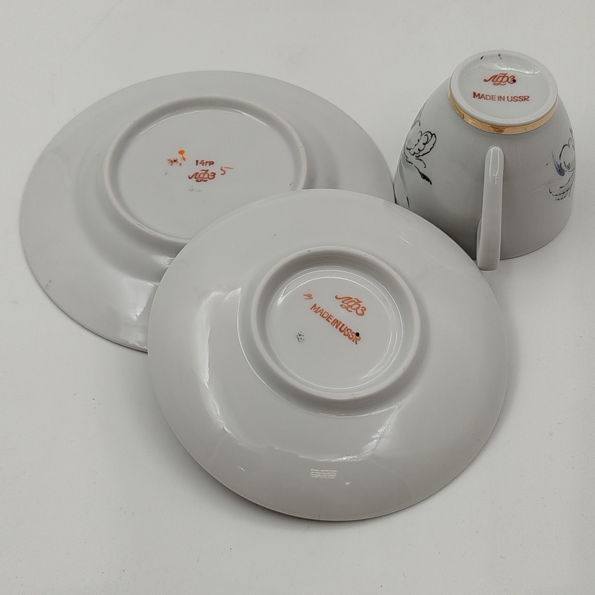 Трио кофейное из сервиза "Жемчужный", автор формы "Весенняя" Яковлева С.Е., автор рисунка Семенова А.Н.