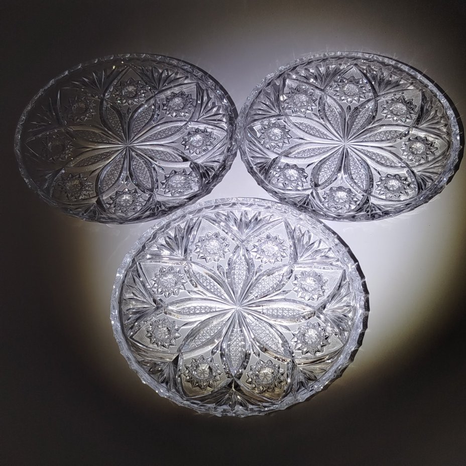 Набор из 3-х блюдец (тарелок), декорированных рельефным геометрическим декором, стекло, пресс, резьба, СССР, 1970-1990 гг.
