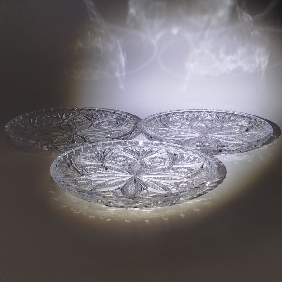 Набор из 3-х блюдец (тарелок), декорированных рельефным геометрическим декором, стекло, пресс, резьба, СССР, 1970-1990 гг.