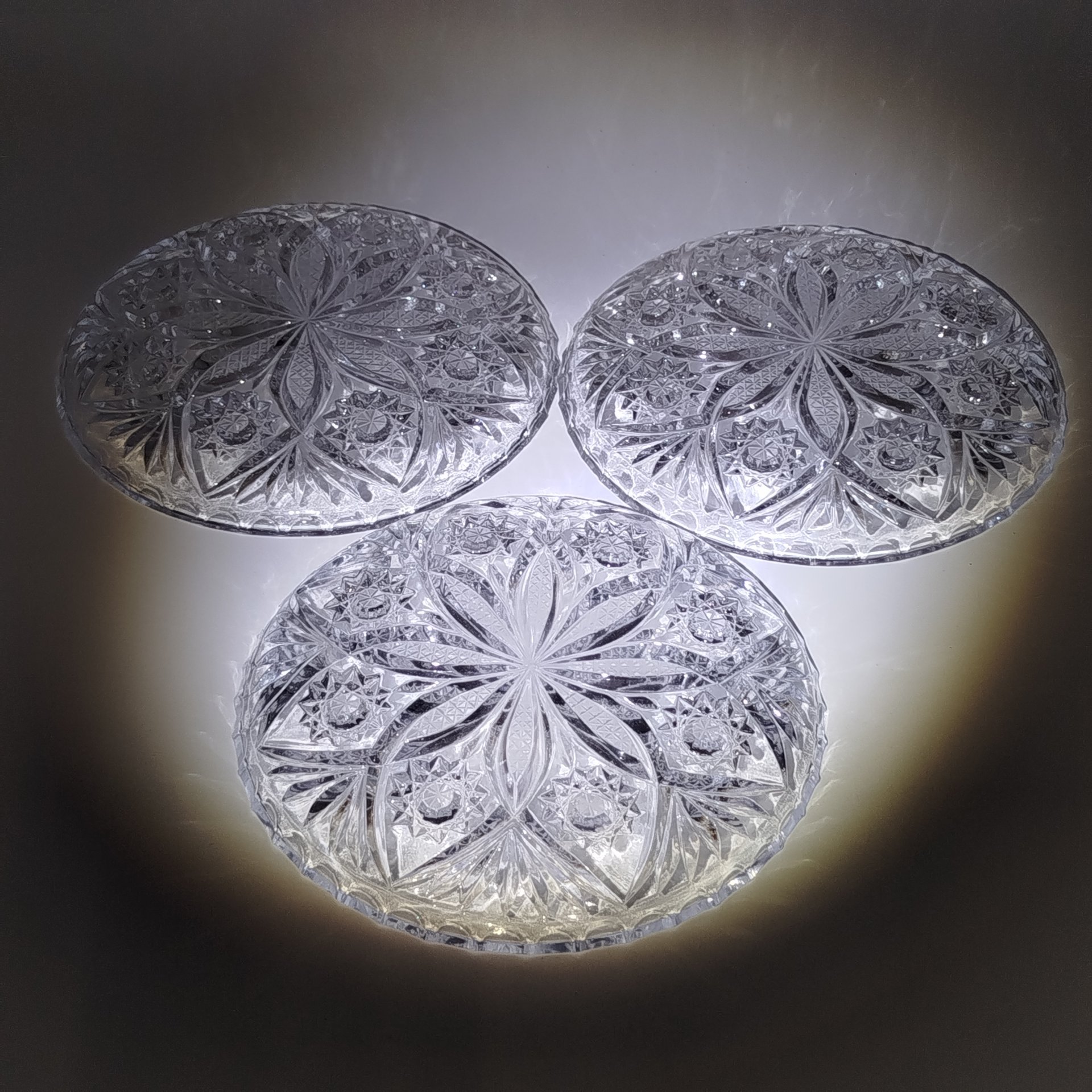 Набор из 3-х блюдец (тарелок), декорированных рельефным геометрическим декором, стекло, пресс, резьба, СССР, 1970-1990 гг.