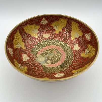 Конфетница , украшенная растительным орнаментом в восточном стиле и изображением павлина, латунь, эмали, Индия, 1970-1990 гг.