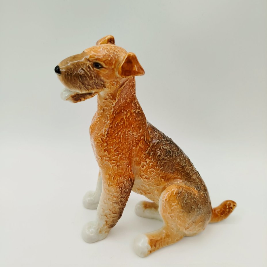 Статуэтка "Эрдельтерьер", скульптор Б.Я. Воробьев, фарфор, роспись, Ленинградский фарфоровый завод (ЛФЗ), СССР, 1970-1991 гг.