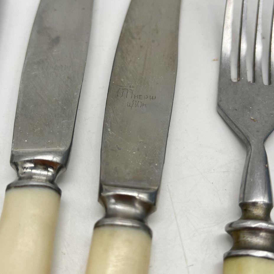 Набор из 3 вилок и 3 столовых ножей