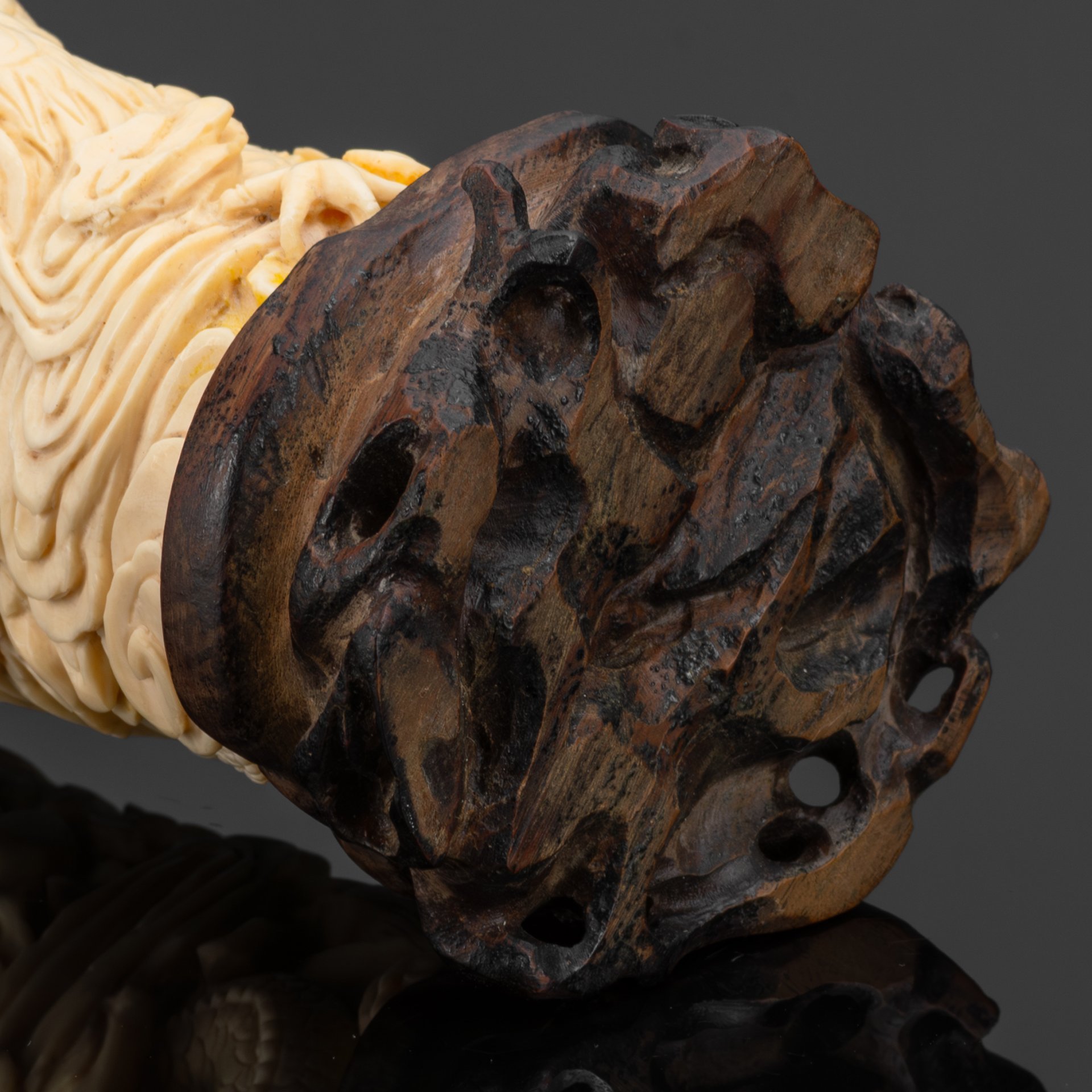 Ваза (карандашница), украшенная рельефным изображением драконов, кость, резьба, дерево, Азия, 1970-1990 гг.