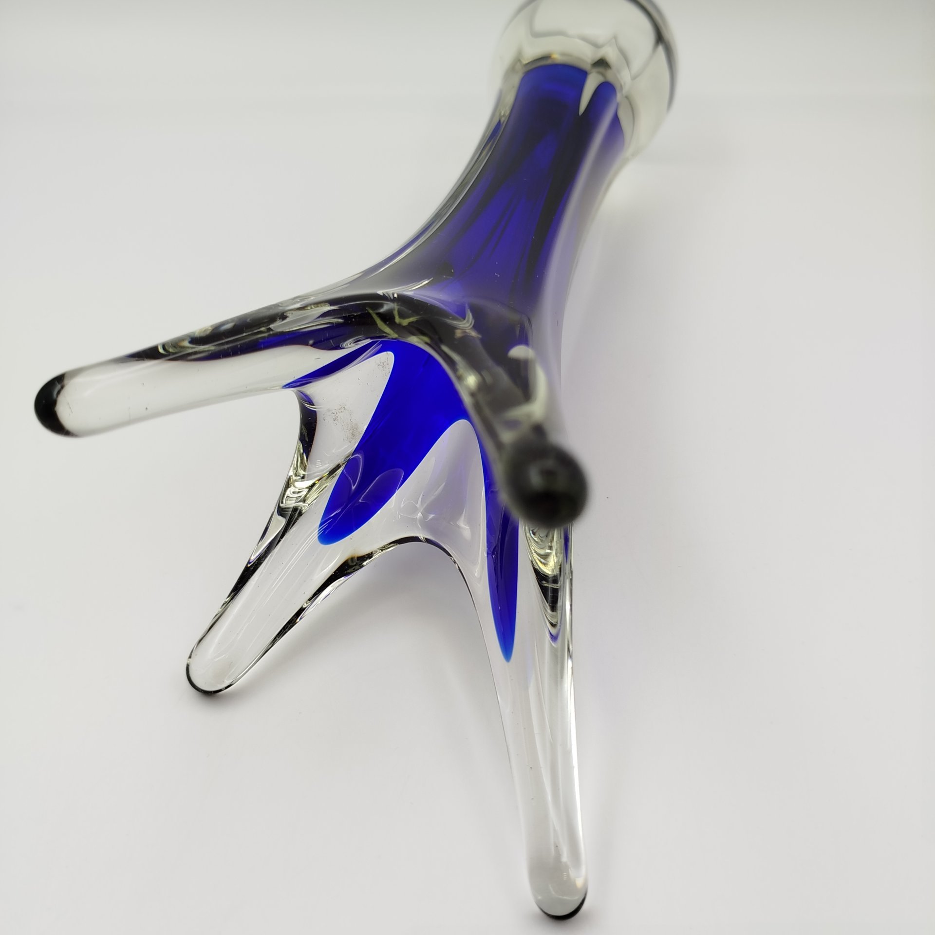 Ваза для цветов оригинальной четырёхконечной формы, стекло, двухслойное, гутная техника, Ливанский стекольный завод, СССР, 1960-1980 гг.