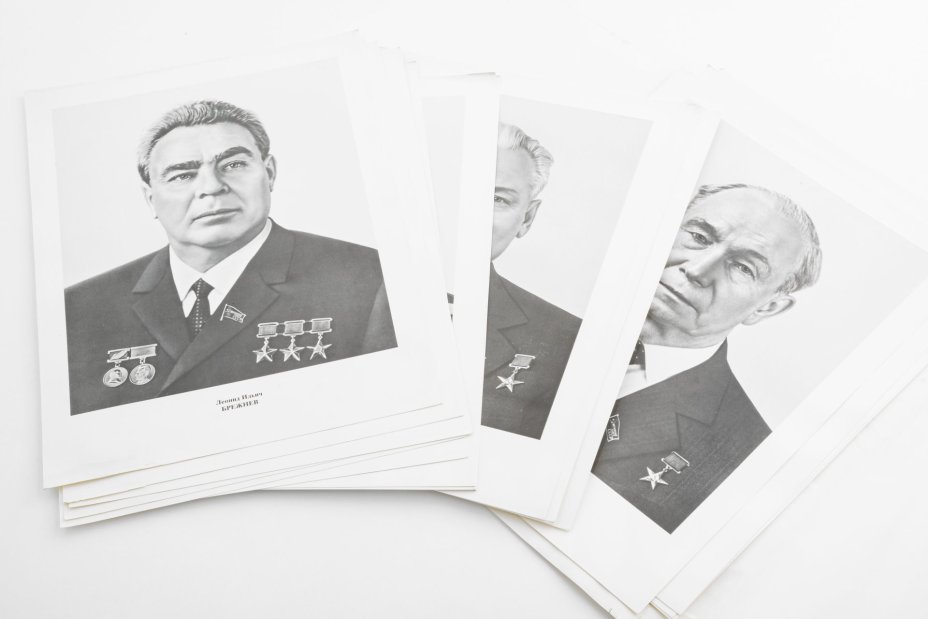 Альбом "Фотопортреты членов и кандидатов в члены Политбюро ЦК КПСС", Издательство «Плакат»