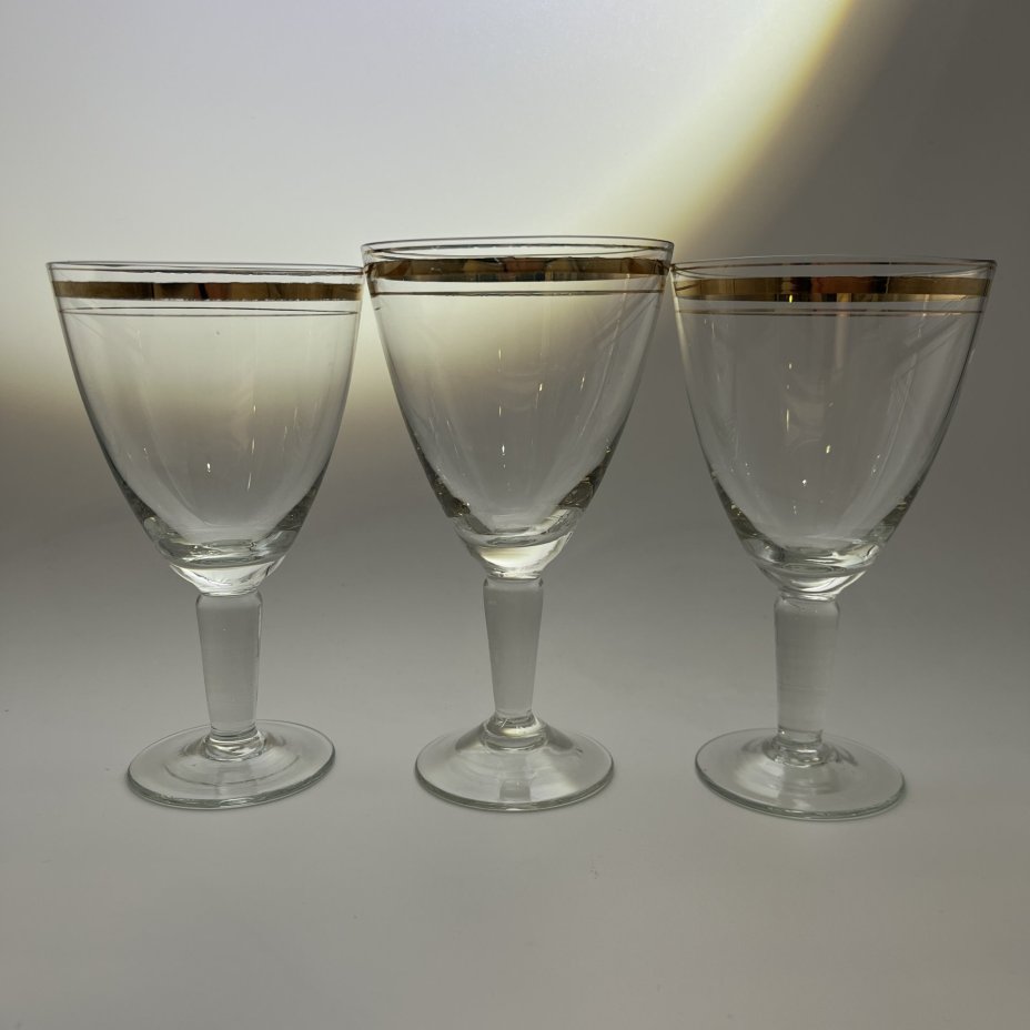 Комплект винных бокалов, украшенных золотистым кантом, на 3 персоны, стекло, золочение, СССР, 1970-1990 гг.