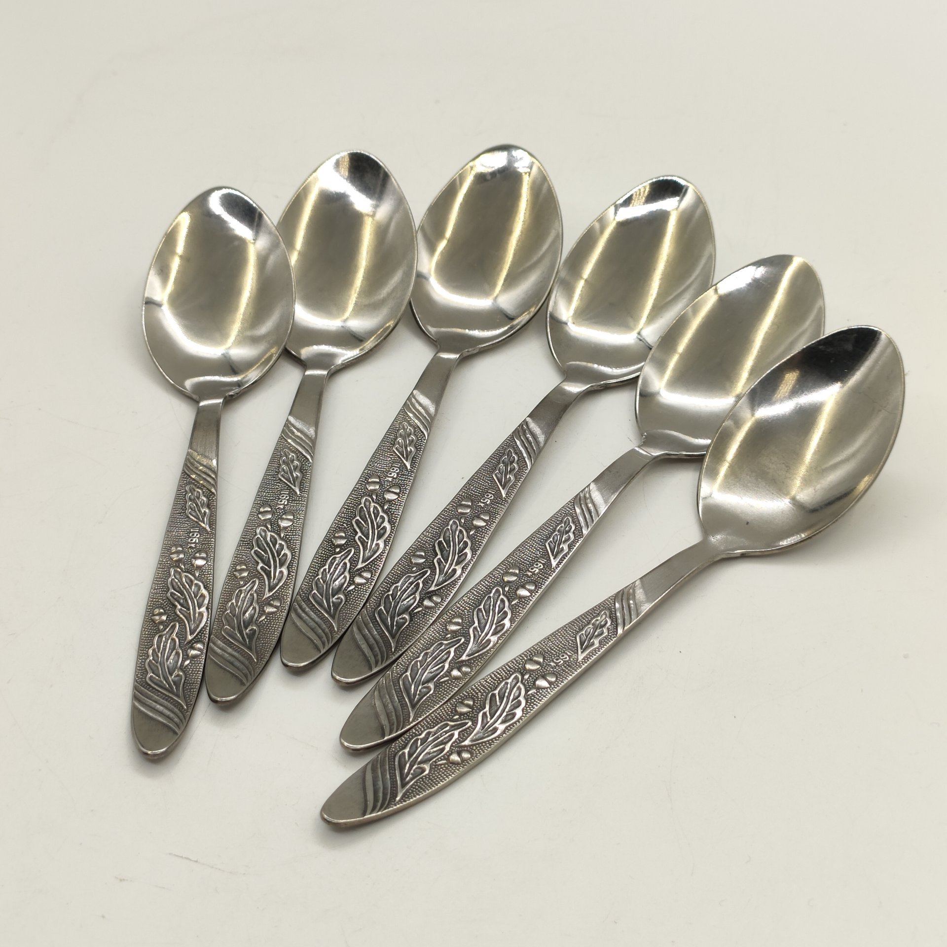 Набор из 6-ти чайных (десертных) ложек "Жёлуди" в коробке, нержавеющая сталь, Завод «Труд» (р.п. Вача), СССР, 1970-1980 гг.