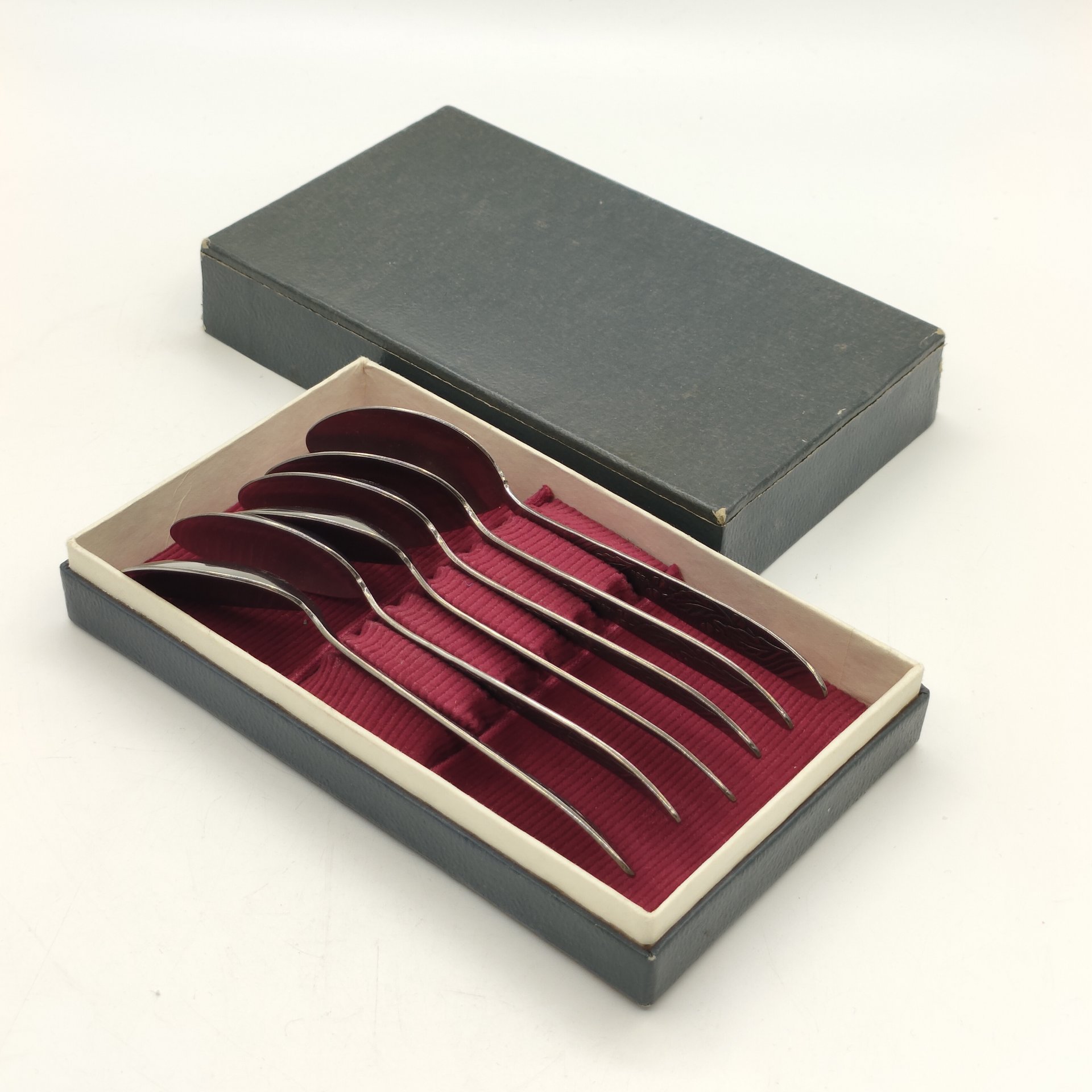 Набор из 6-ти чайных (десертных) ложек "Жёлуди" в коробке, нержавеющая сталь, Завод «Труд» (р.п. Вача), СССР, 1970-1980 гг.