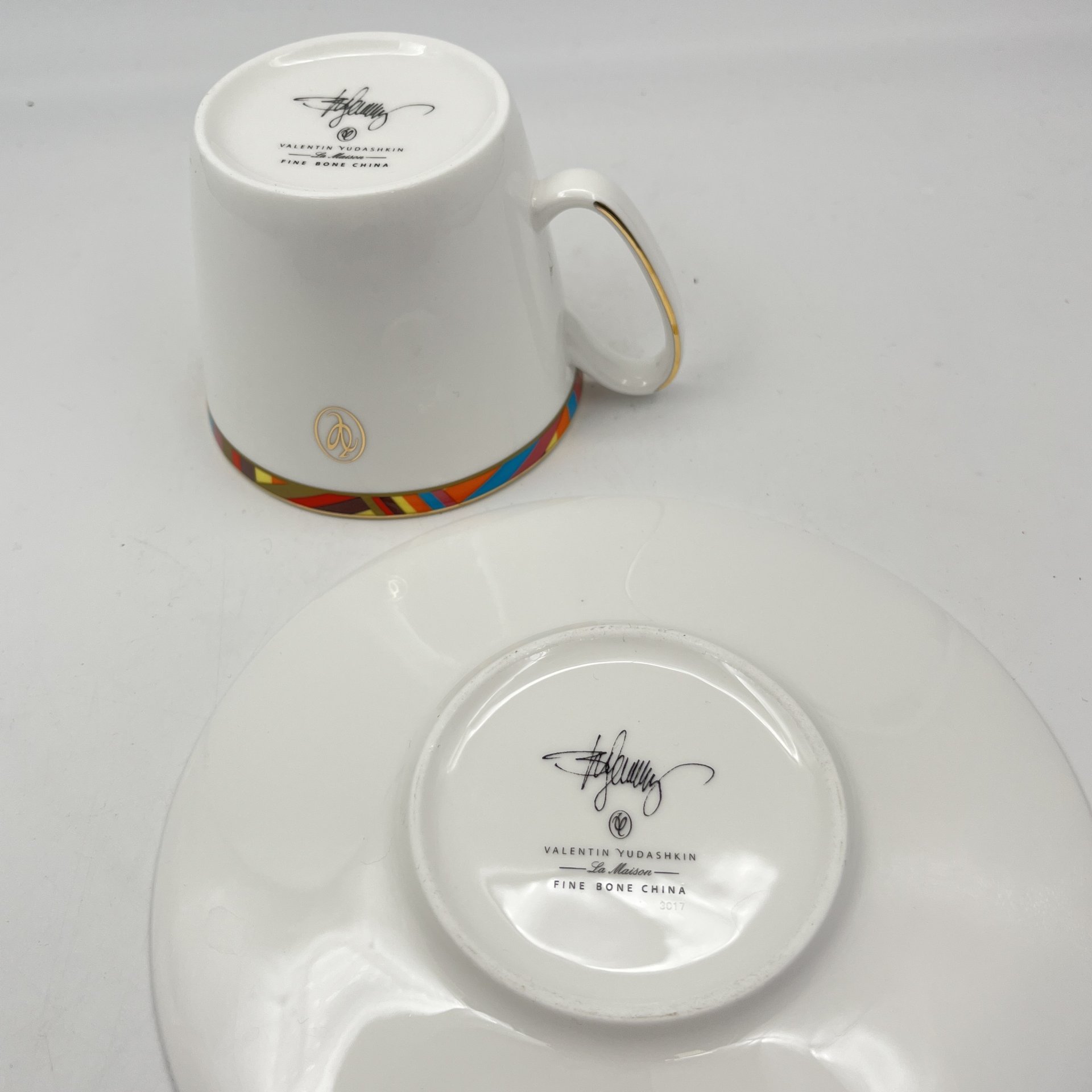 Чайная пара "La Maison" с ярким абстрактным орнаментом, фарфор, деколь, золочение, Valentin Yudashkin (Валентин Юдашкин), Российская Федерация, 2000-2015 гг.