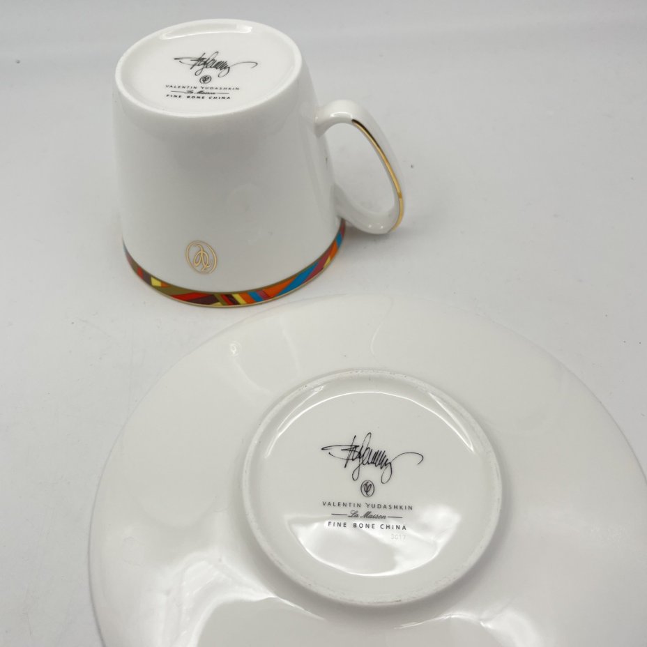 Чайная пара "La Maison" с ярким абстрактным орнаментом, фарфор, деколь, золочение, Valentin Yudashkin (Валентин Юдашкин), Российская Федерация, 2000-2015 гг., Valentin Yudashkin (Валентин Юдашкин)