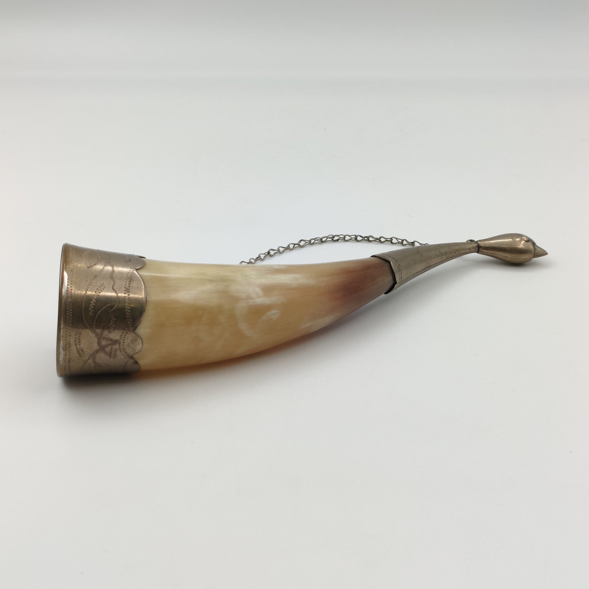 Рог изобилия (кубок для вина) с фигурным навершием