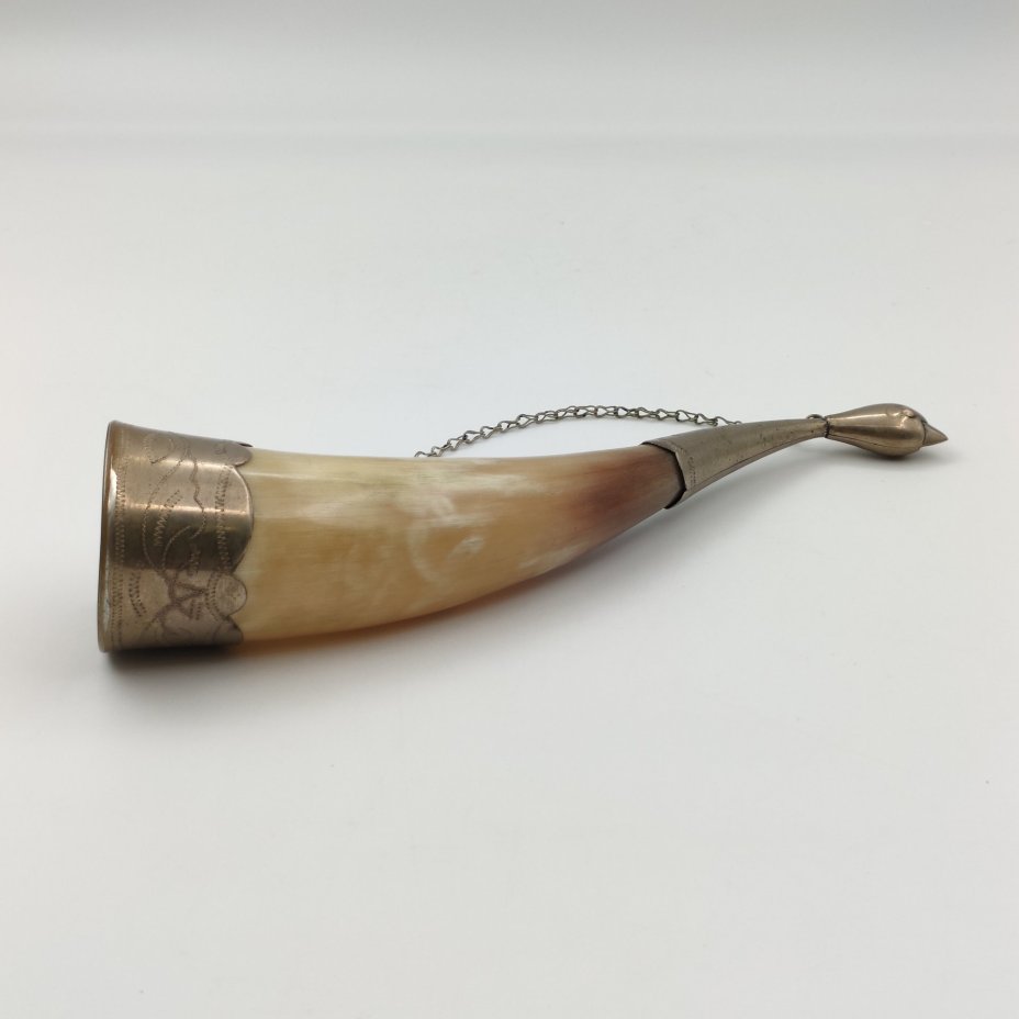 Рог изобилия (кубок для вина) с фигурным навершием