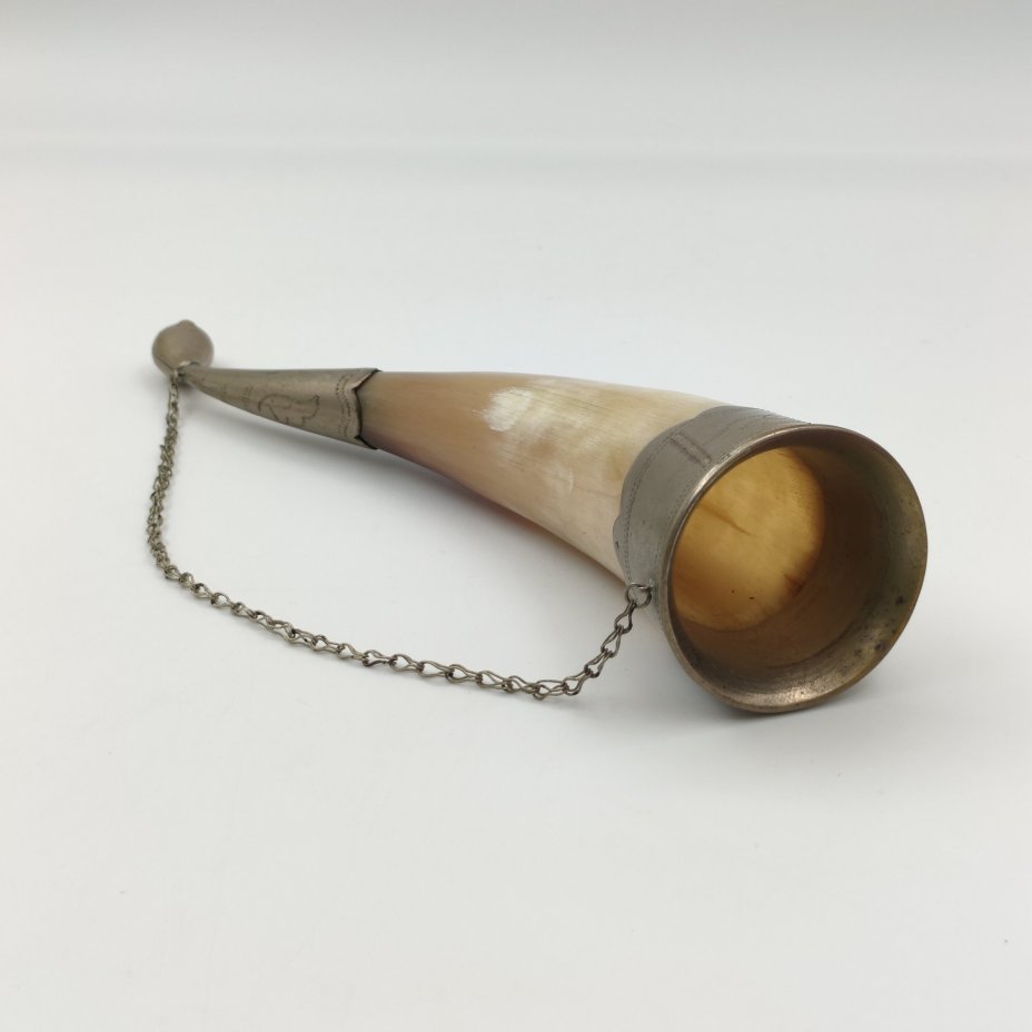 Рог изобилия (кубок для вина) с фигурным навершием