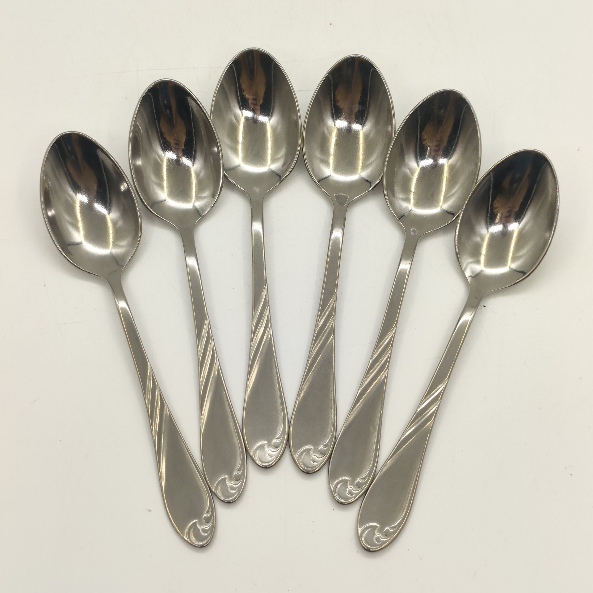 Набор из 6-ти чайных ложек, украшенных растительным декором, нержавеющая сталь, Павловский завод художественных металлоизделий им. С.М. Кирова