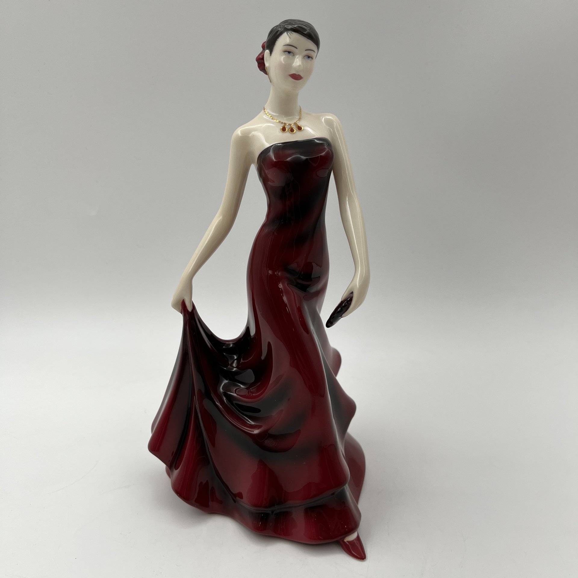Статуэтка "Samantha" из серии "Pretty Ladies" ("Девушка в красном платье"), фарфор, роспись, Royal Doulton, Великобритания, 2000-2010 гг.