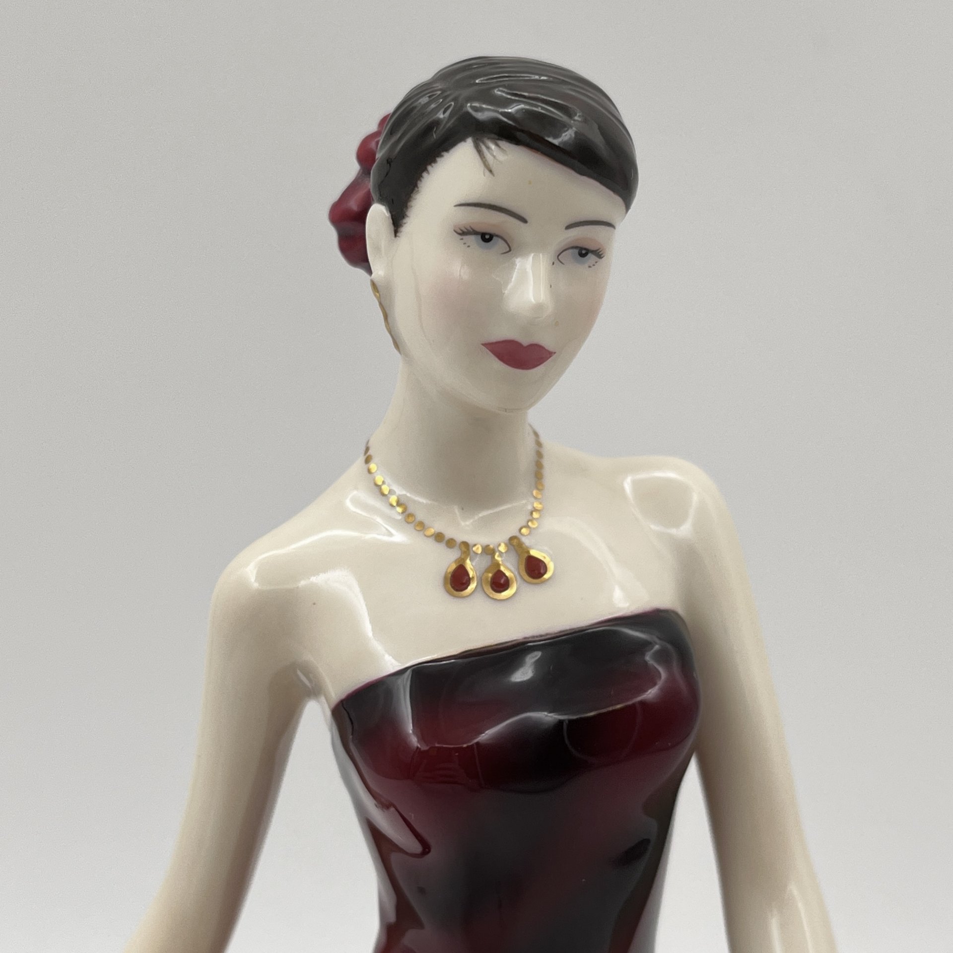 Статуэтка "Samantha" из серии "Pretty Ladies" ("Девушка в красном платье"), фарфор, роспись, Royal Doulton, Великобритания, 2000-2010 гг.