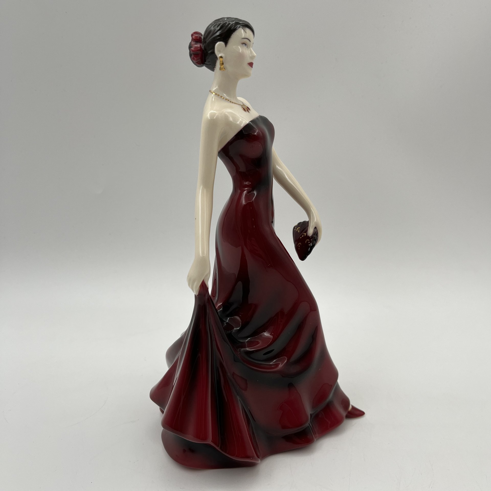 Статуэтка "Samantha" из серии "Pretty Ladies" ("Девушка в красном платье"), фарфор, роспись, Royal Doulton, Великобритания, 2000-2010 гг.
