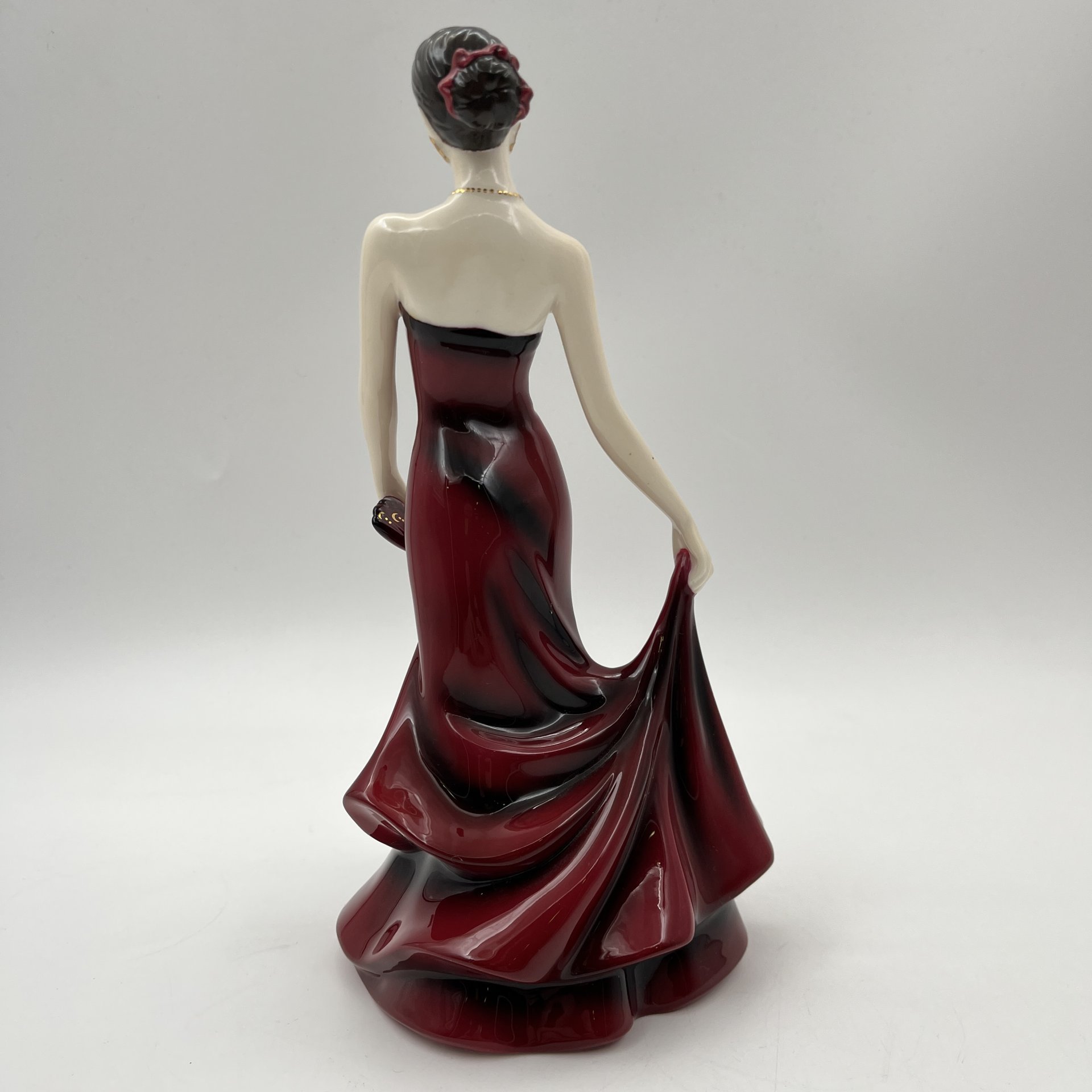 Статуэтка "Samantha" из серии "Pretty Ladies" ("Девушка в красном платье"), фарфор, роспись, Royal Doulton, Великобритания, 2000-2010 гг.