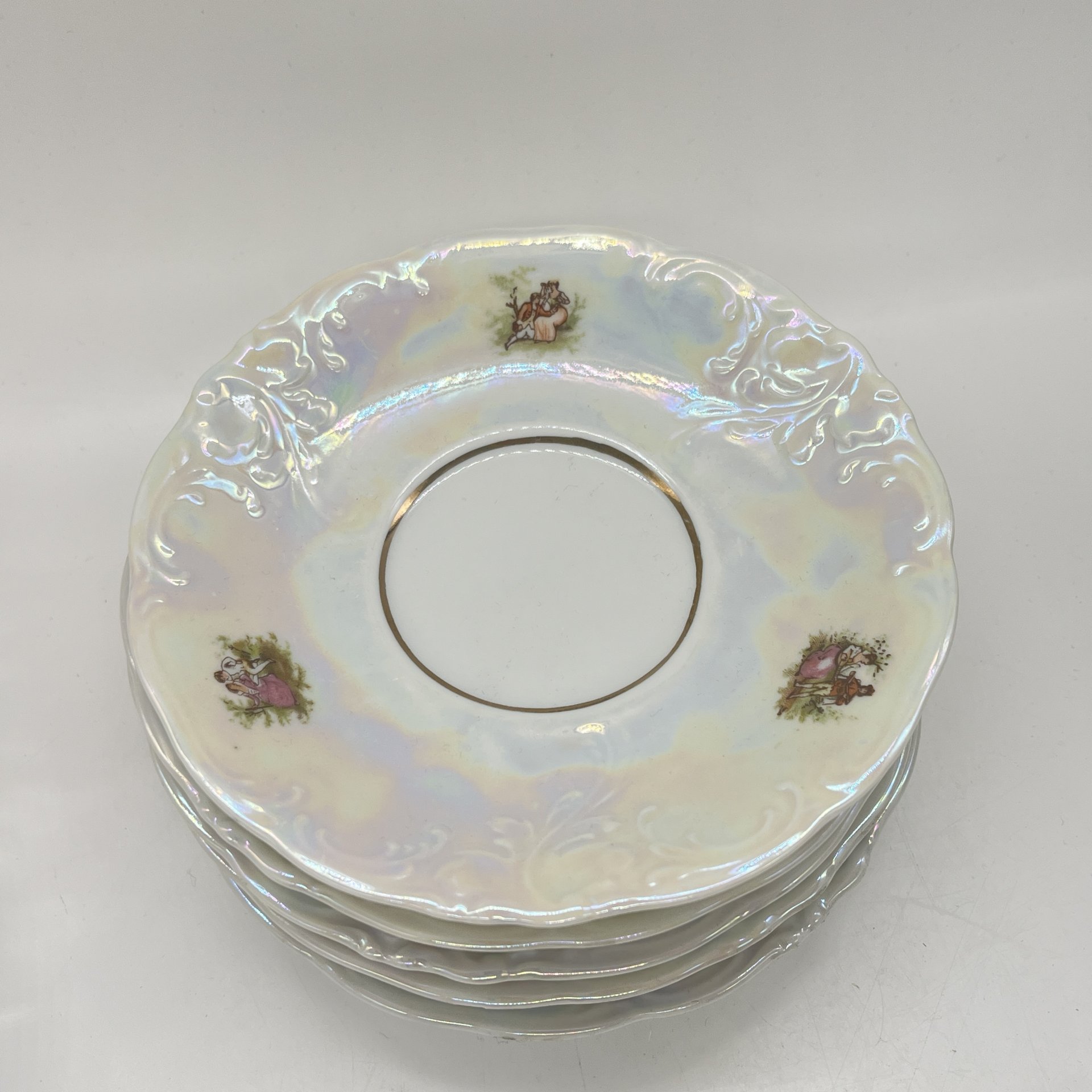 Набор из 5 блюдец с декором в виде галантных сцен, фарфор, люстр, деколь, Krzysztof Wawel, Польша, 1952-1993 гг.