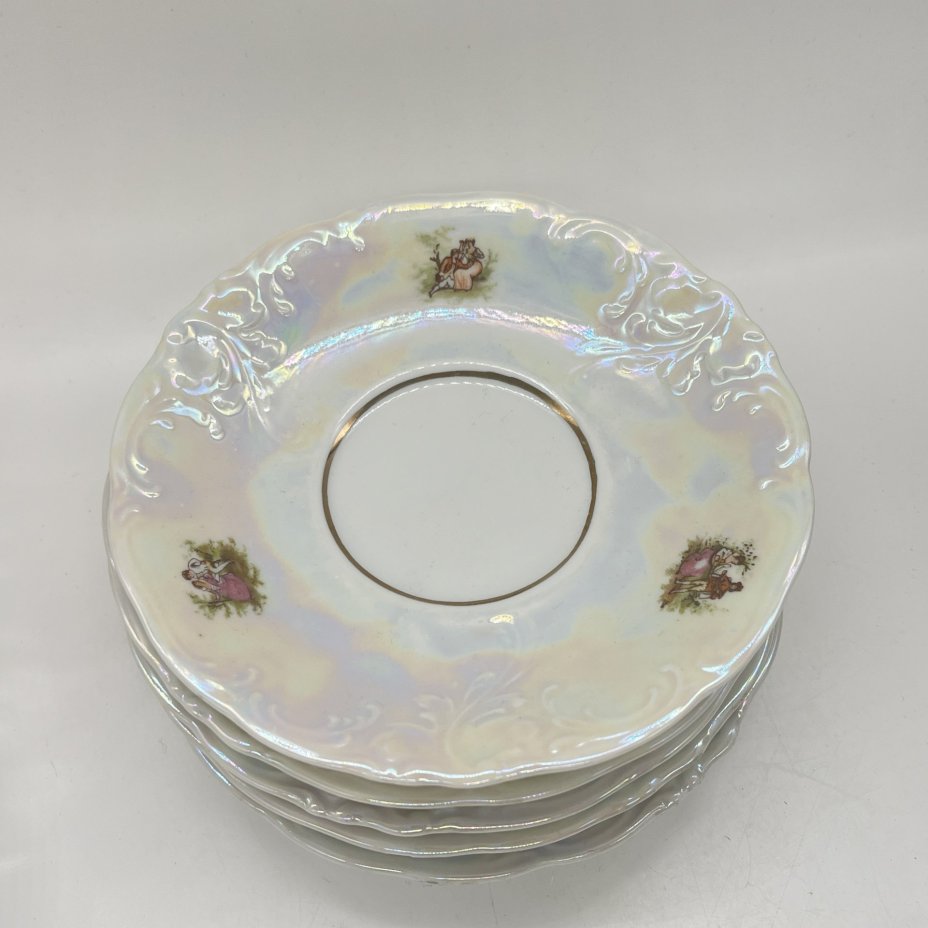 Набор из 5 блюдец с декором в виде галантных сцен, фарфор, люстр, деколь, Krzysztof Wawel, Польша, 1952-1993 гг.