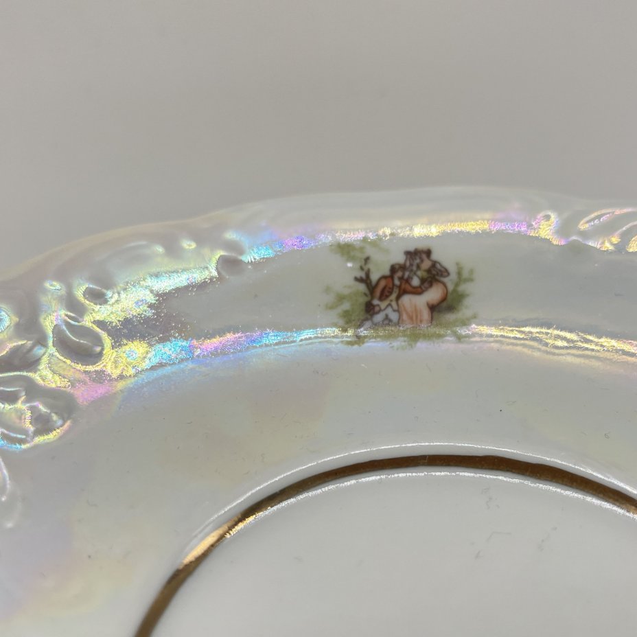 Набор из 5 блюдец с декором в виде галантных сцен, фарфор, люстр, деколь, Krzysztof Wawel, Польша, 1952-1993 гг.