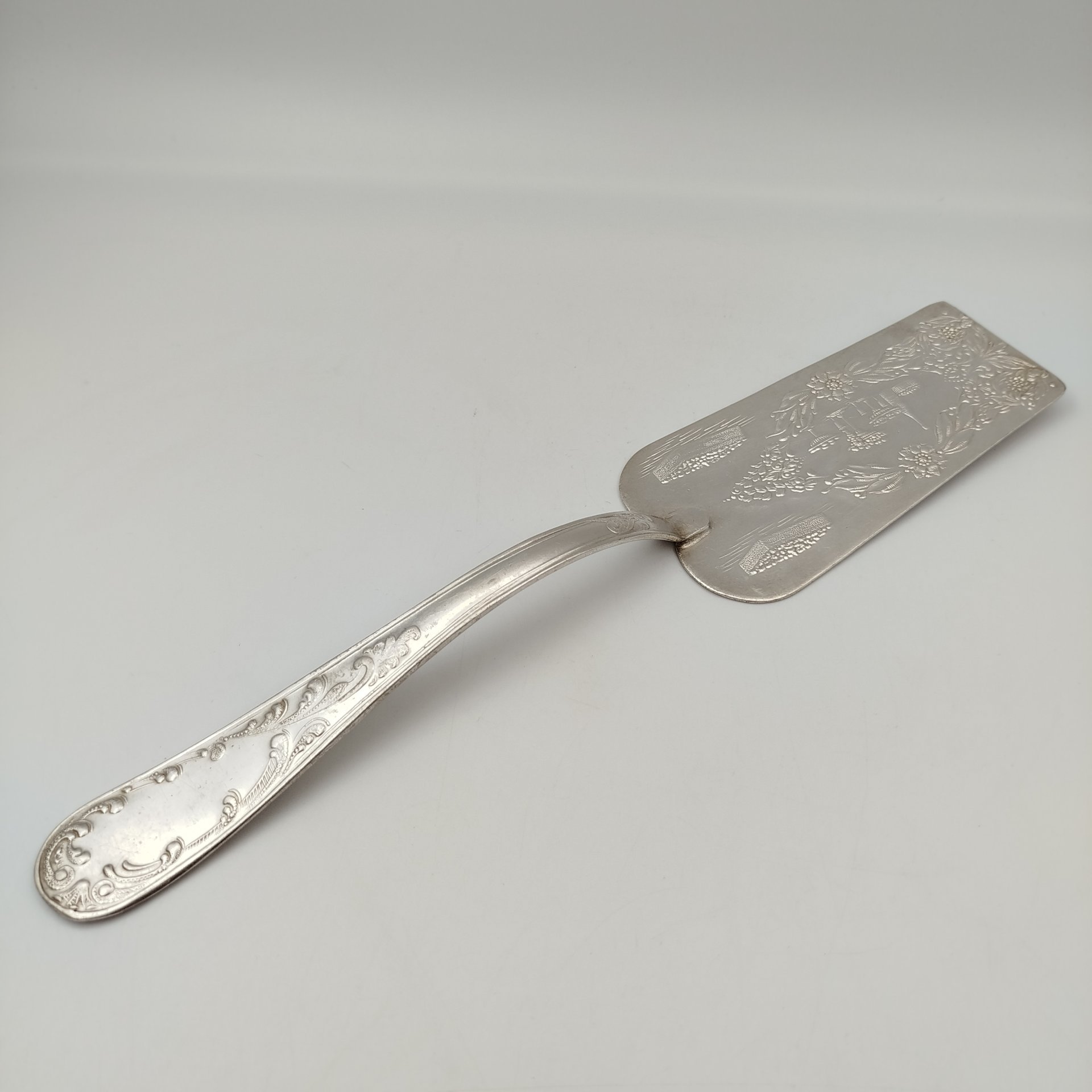 Сервирочная лопатка "Изобилие" ("Праздник"), мНЦ (медь-никель-цинк), Кольчугинский завод цветных металлов, СССР, 1930-1950 гг.